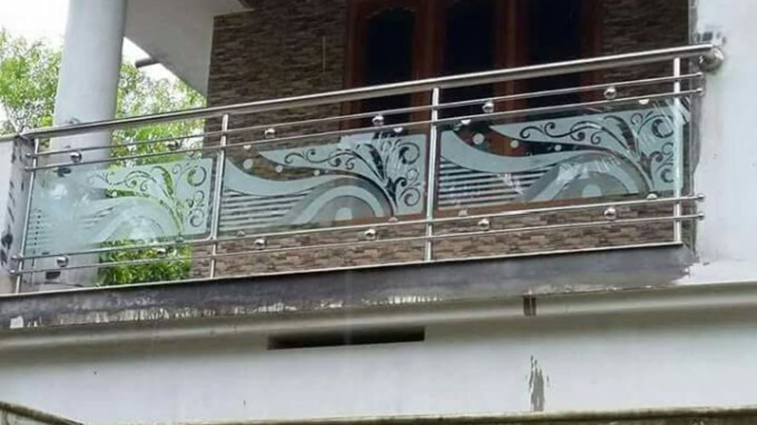 Designer-Glass-Steel-Railing